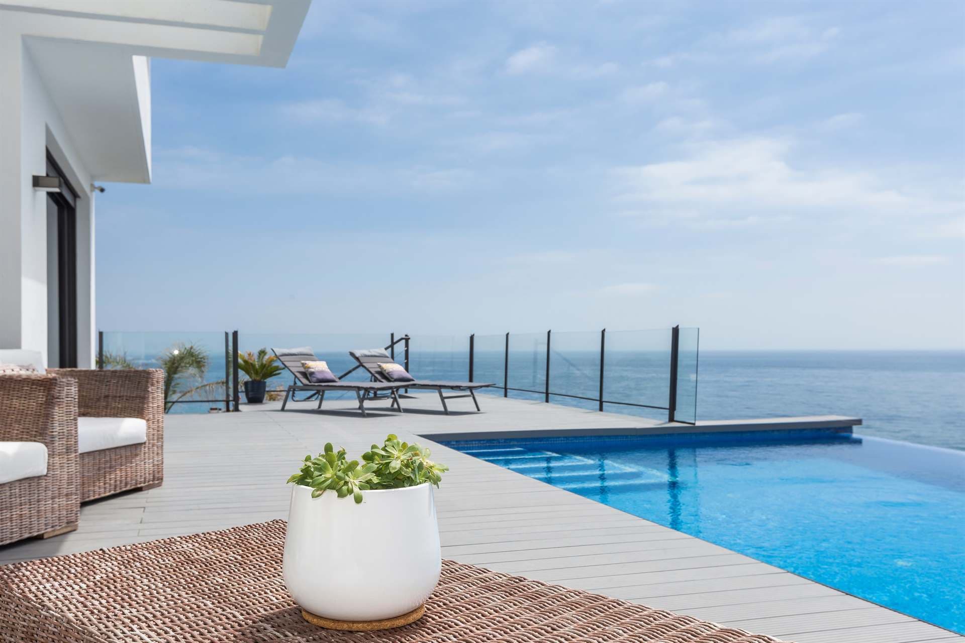 Villa terrace with private pool on the Costa del Sol